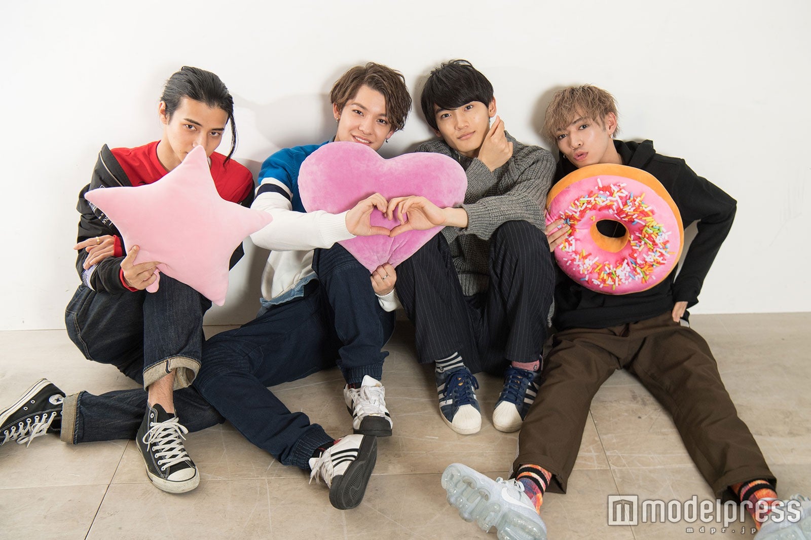 （左から）AM、Kauan、Fu、U（C）モデルプレス