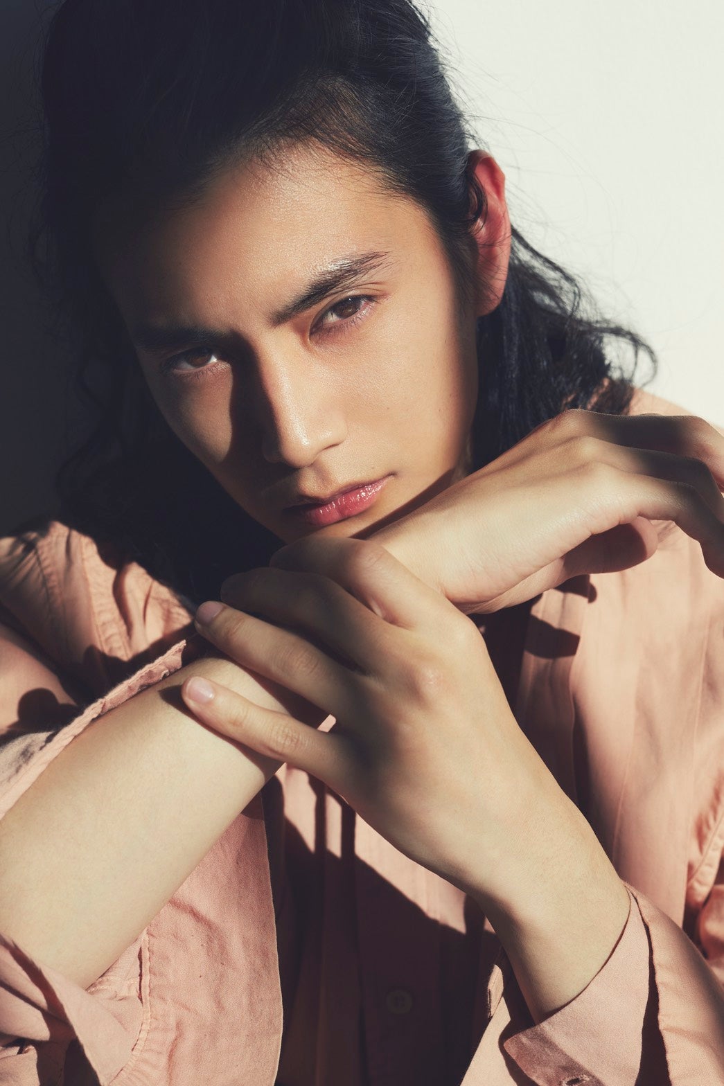 渡邊圭祐、ロングヘアカットで新たな姿「アートとして部屋に飾って」