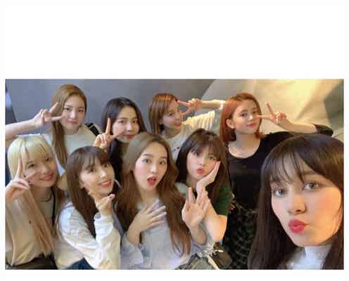 NiziU、集合ショットに「天使が9人」「眼福」の声“先輩”TWICEカバーダンスも話題に