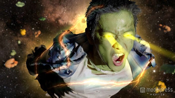 宇宙空間に飛び出す佐藤健/CMカットより