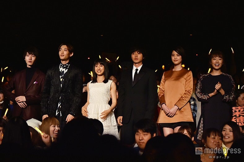 （左から）桜田通、竜星涼、土屋太鳳、山崎賢人、山崎紘菜、清水くるみ