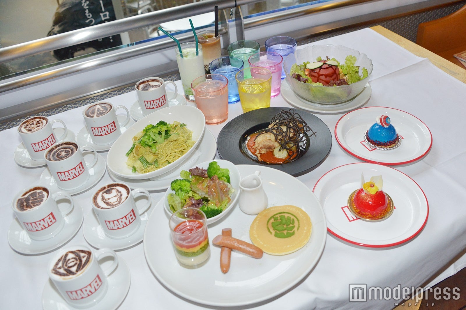 マーベル・カフェで提供されるメニュー （C）モデルプレス