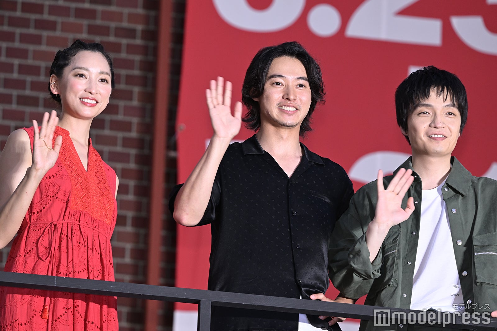 杏、山崎賢人、岡山天音（C）モデルプレス