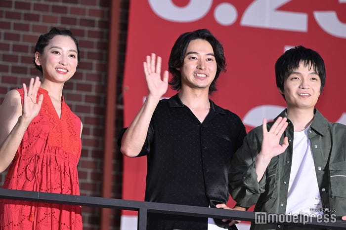 杏、山崎賢人、岡山天音(C)モデルプレス