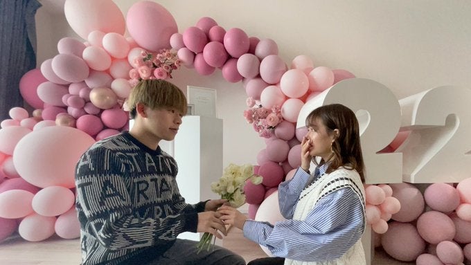 カップルYouTuberなこなこ・なごみ、“過去一誕生日サプライズ”に涙「結婚式場かと思った」