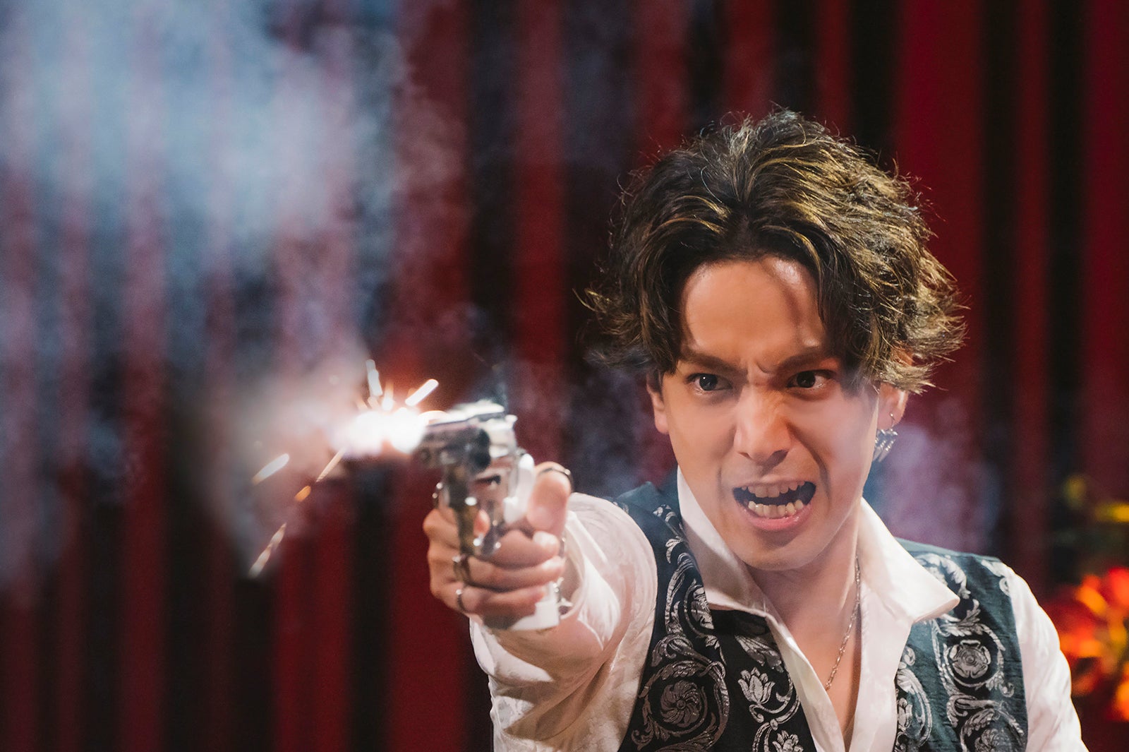 黒羽麻璃央「恋と弾丸」最終話より（C）箕野希望・小学館／「恋と弾丸」製作委員会・MBS