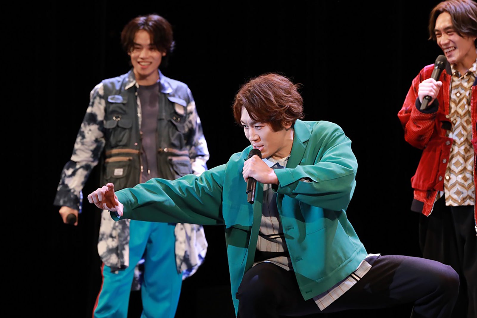 （中央）青柳塁斗 （提供写真）