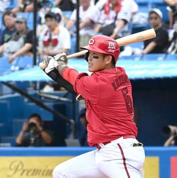 広島・小園 1カ月ぶりタイムリーが決勝の2点二塁打 「なんとかって感じですね」2戦ぶりスタメンで全4打席出塁