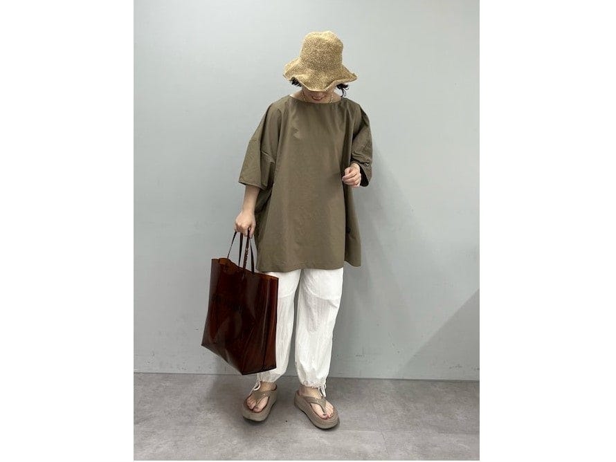 水に濡れても平気なラッシュガードはフェスにも　出典：WEAR