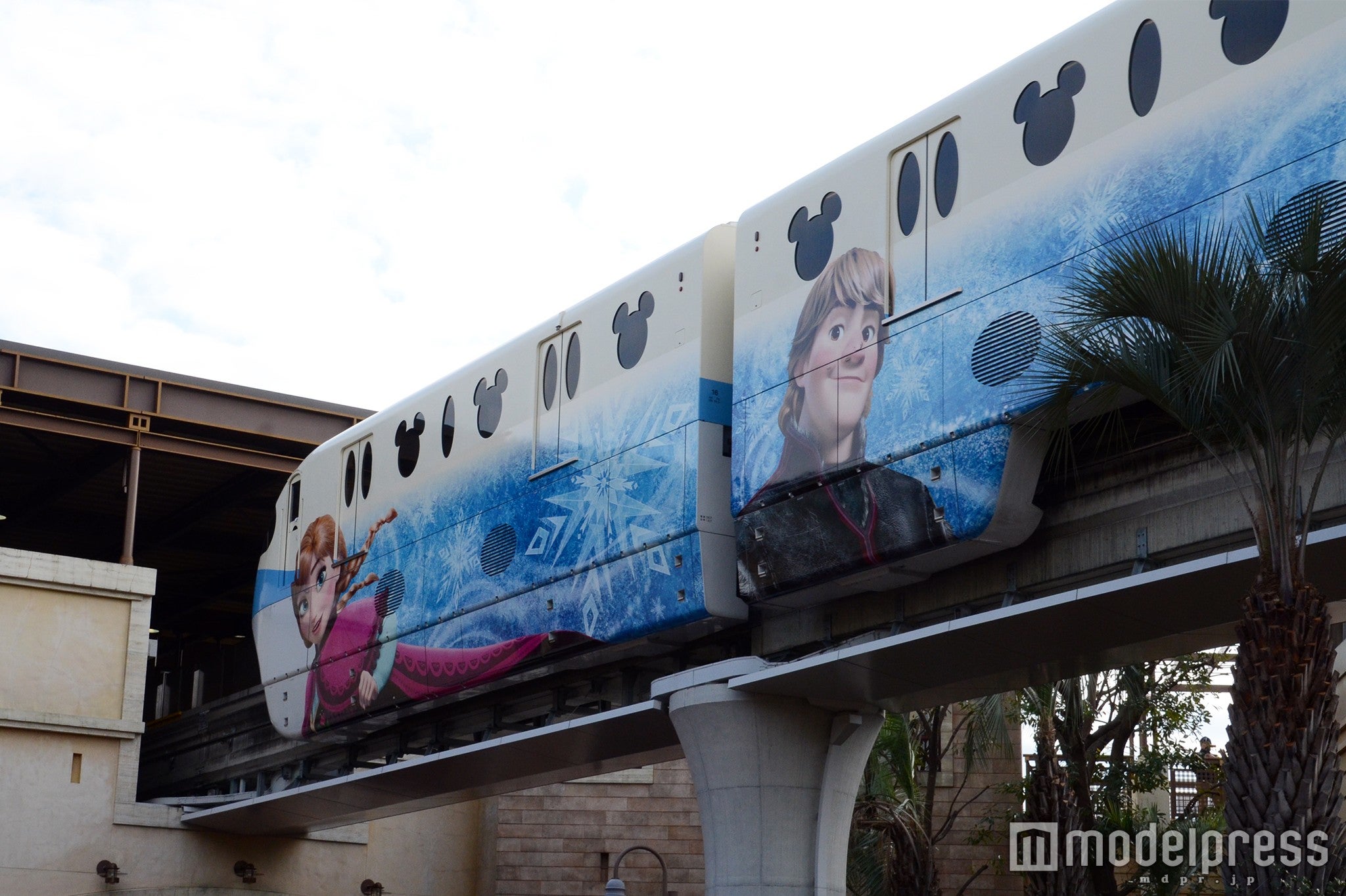 「アナとエルサのスノークリスタル・ライナー」（C）モデルプレス