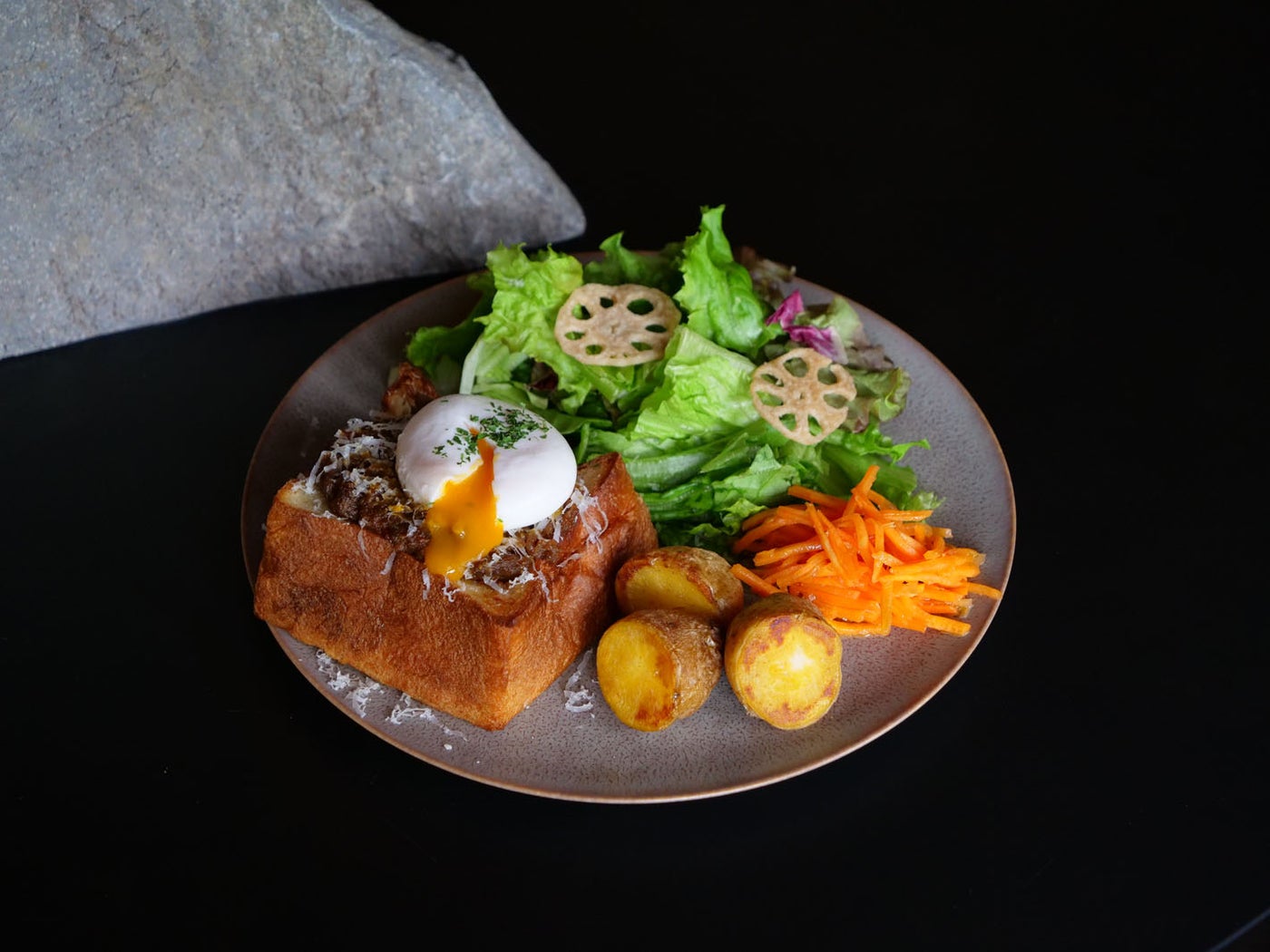 自家製近江牛カレームートースト(提供画像)