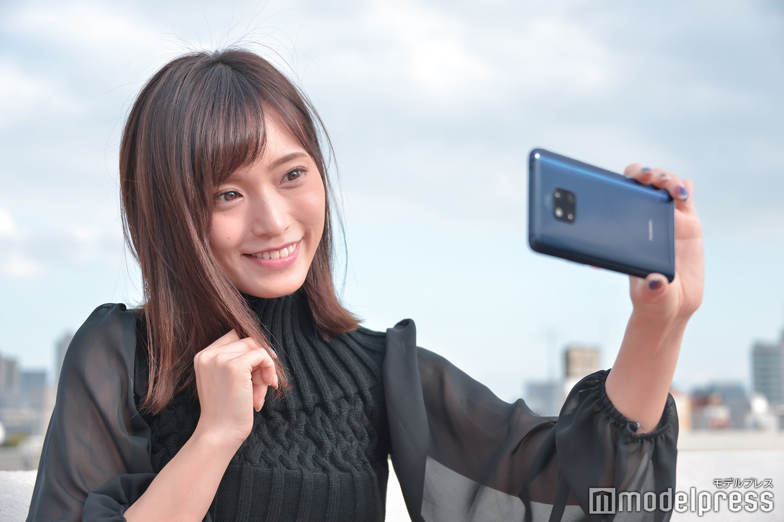 どんな瞬間もオシャレに（C）モデルプレス