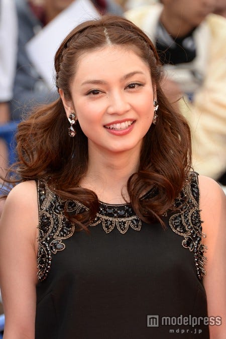 平愛梨 ショートヘアに劇的イメチェンした理由を告白 夫 長友佑都の反応も明かす モデルプレス 平愛梨 ショートヘアに劇的イメチェンした理由を告白 夫 長友佑都の反応も明かす モデルプレス