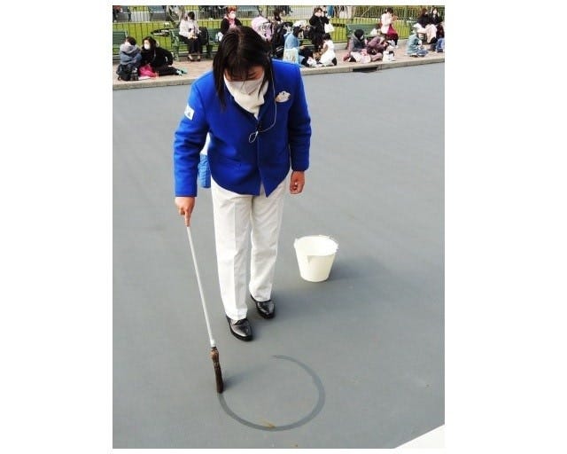 カストーディアルアートキャストがやって来て描いてくれます