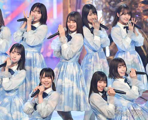 日向坂46、初レコ大で大賞狙う 空色ワンピで「ドレミソラシド」パフォーマンス<レコ大>