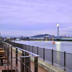 第1ターンマークでの競り合いを間近で観戦できるアクアデッキ