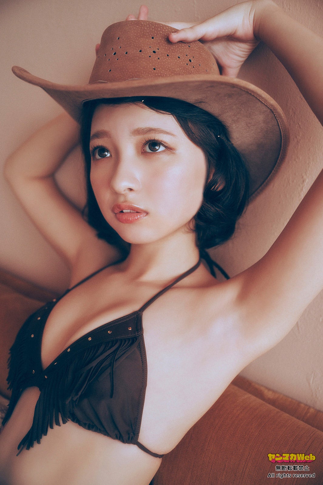 「ミスマガジン2023」一ノ瀬瑠菜、ビキニ姿でカウガール風グラビア