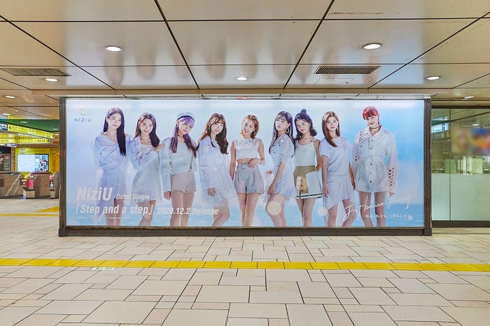 NiziUの表参道広告(提供写真)