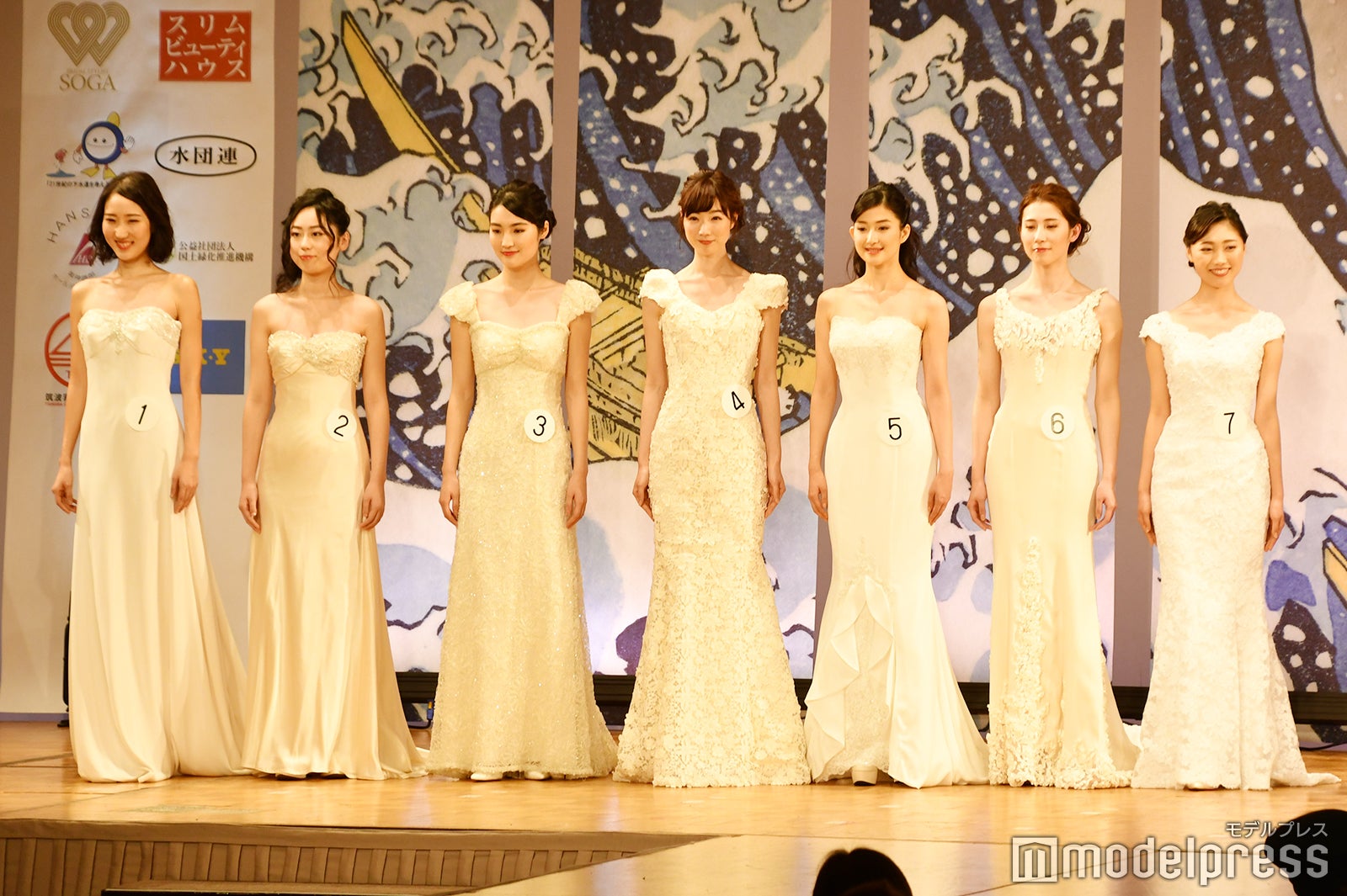 ドレス審査 （C）モデルプレス