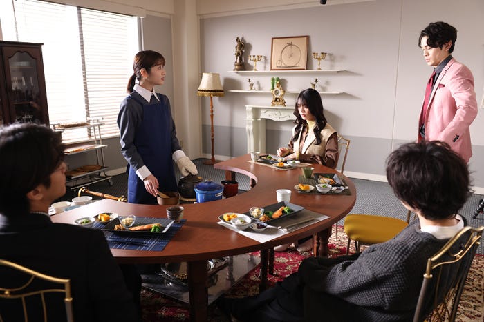 (左から)中尾暢樹、若月佑美、井手上漠、本田響矢、鈴木康介「セレブ男子は手に負えません」第5話より(C)ABC・DLE