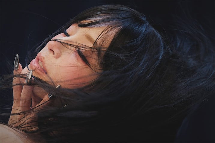 浜崎あゆみ、まるで映画のワンシーンのようなオフショット公開「ぐわー美しい！」