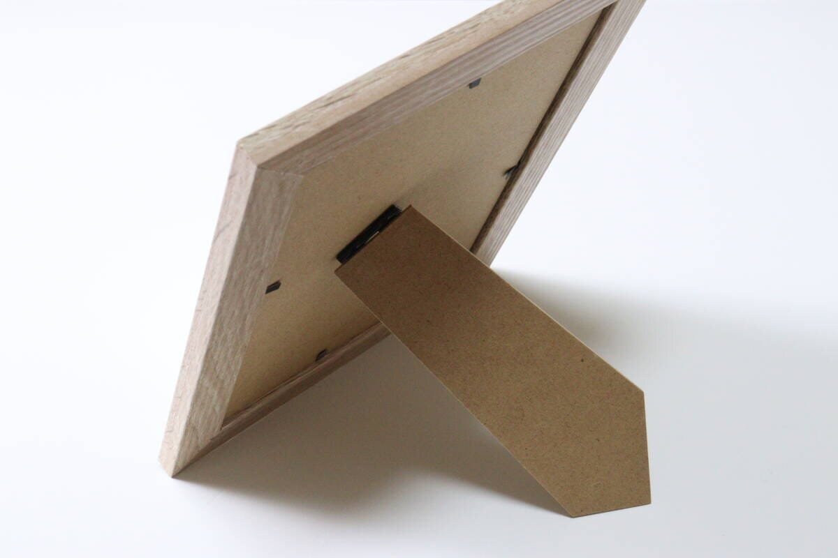 ダイソー フレームミラー(ダブル枠) ダイソーのフレームミラー(ダブル枠)を立てかける