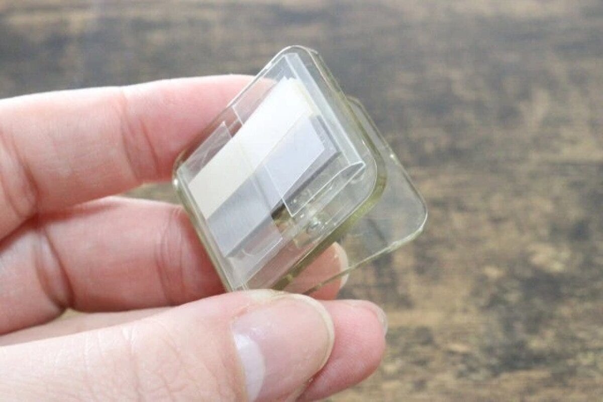 ダイソー　クリップ付箋（グレージュ系、2色×30枚）