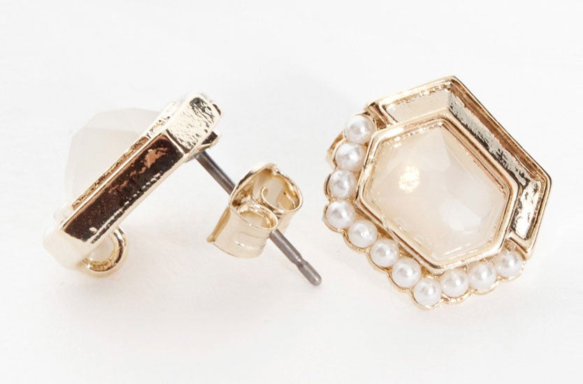 ポイントパールビジューピアス「DEPARTMENT」1,386円（税込）／画像提供：DEPARTMENT