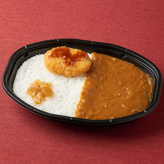 「30種類以上のスパイスが決め手のこだわりカレー(コロッケ付き)」税込465円(提供画像)