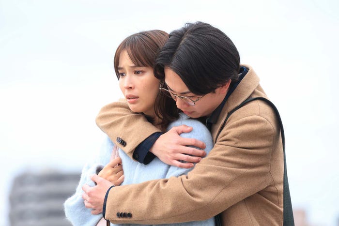 広瀬アリス、綱啓永「366日」第10話より(C)フジテレビ