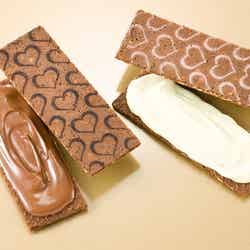 銀のぶどうのチョコレートサンド<アーモンド>/画像提供:鉄道会館