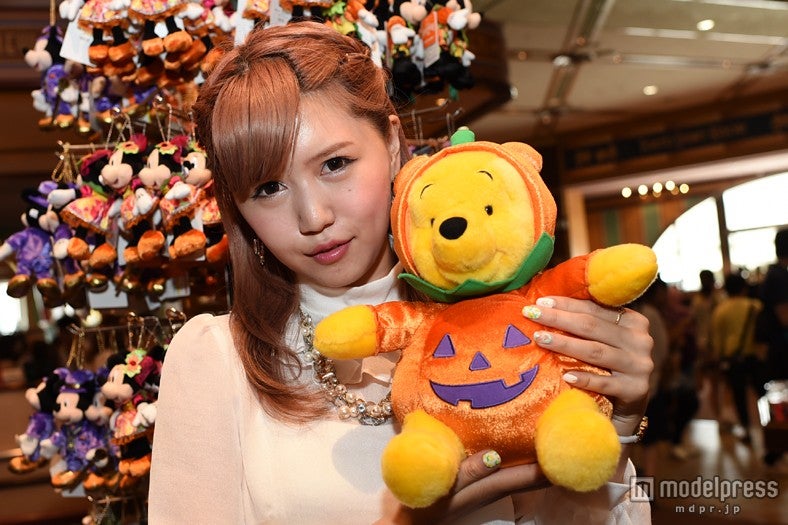 プーさんぬいぐるみ ／モデル：河西里音