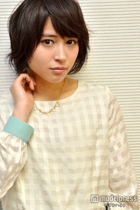 アンニュイな表情で魅せる広瀬アリス