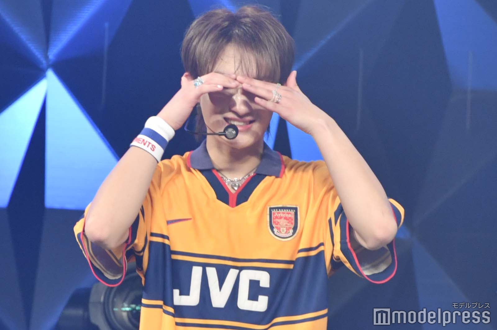 涙をこぼすハルト（C）モデルプレス