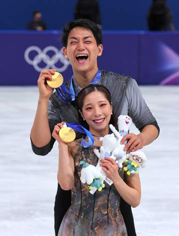 りくりゅうペアが婚約発表！「お互いにとってかけがえのない、なくてはならない存在になりました」リンクで木原氏が三浦さんに指輪「これからも支え合いながら」