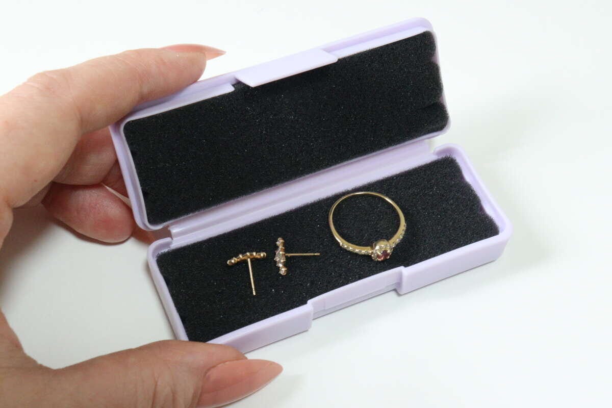 セリア クッション付きアクセサリーケース セリアのクッション付きアクセサリーケース