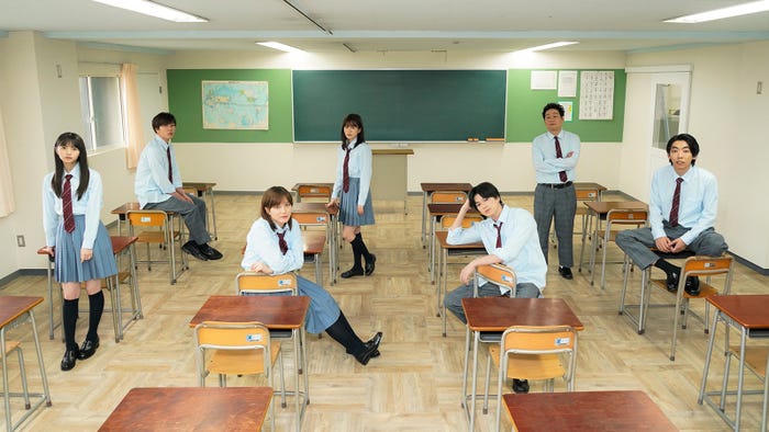 (前列左から)齋藤飛鳥・本田翼・新田真剣佑・柄本時生(後列左から)早乙女太一・前田敦子・前野朋哉(C)日本テレビ