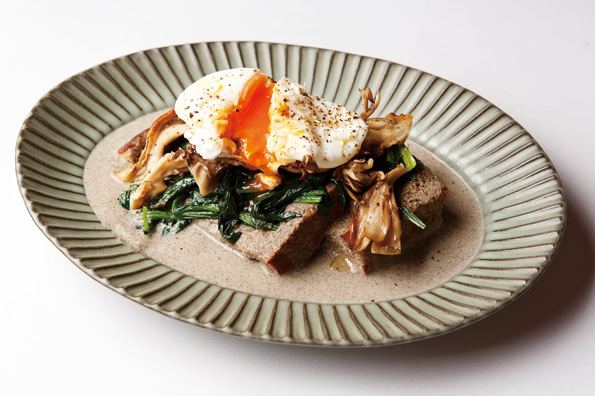 マッシュルーム、ほうれん草のスモーブロー¥1,300／画像提供：フォンス