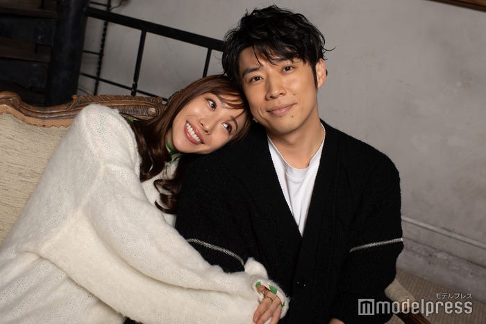 秋倉諒子、黄皓(C)モデルプレス