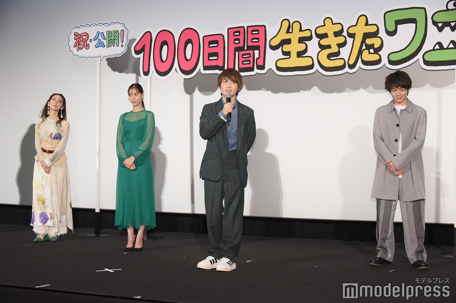 （左から）ファーストサマーウイカ、新木優子、神木隆之介、中村倫也（C）モデルプレス