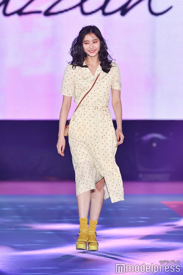 新木優子の抜群スタイルにファン驚き Dior コレクション開催のパリに モデルプレス 新木優子の抜群スタイルにファン驚き Dior コレクション開催のパリに モデルプレス