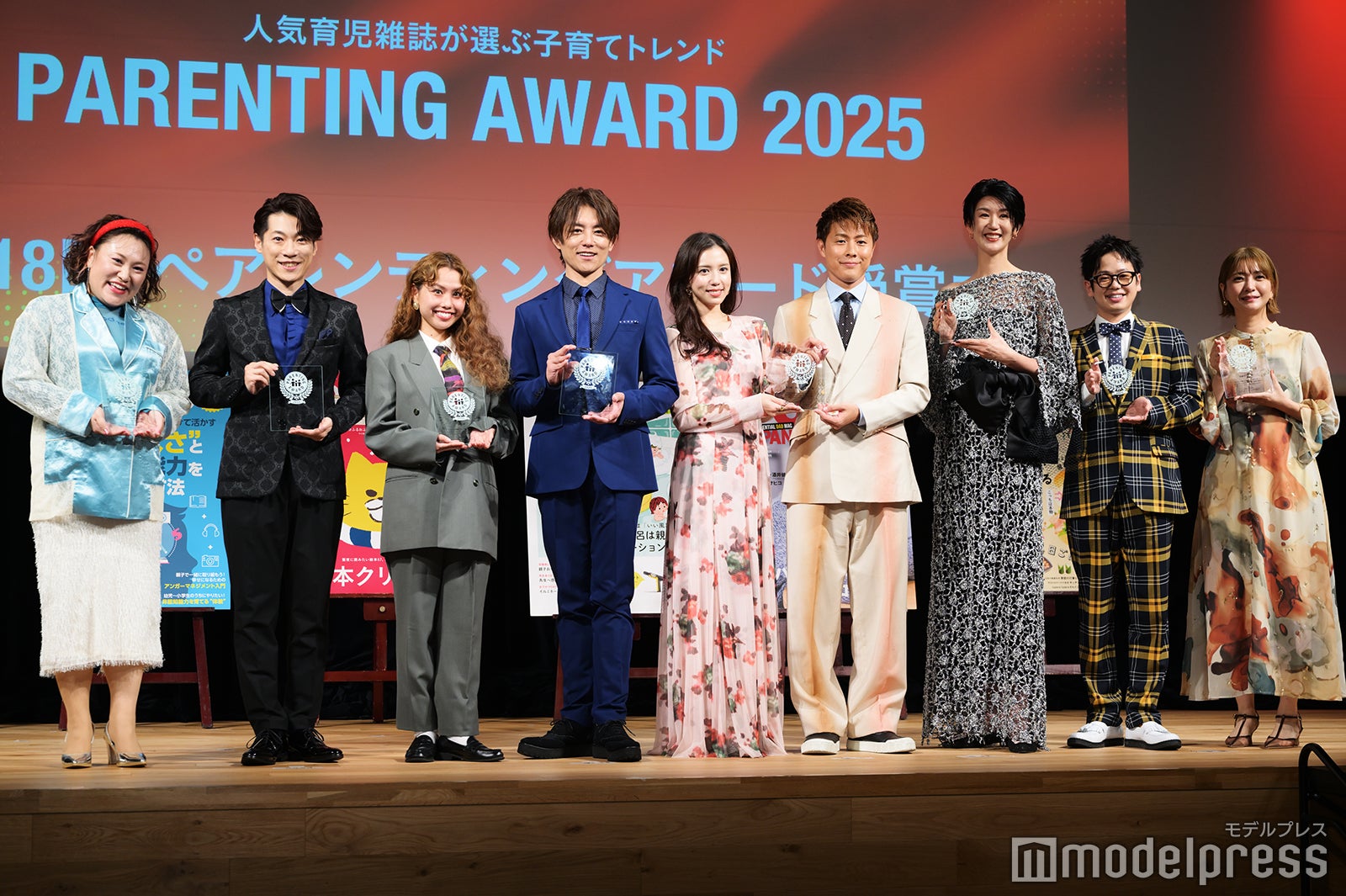 （左から）バービー、横山だいすけ、peco、杉浦太陽、丸高愛実、柿谷曜一朗選手、栗原恵、木下ゆーき、真船佳奈氏（C）モデルプレス