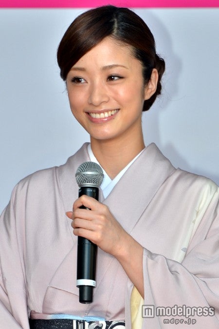 上戸彩出演作、日本史上初の快挙 「おくりびと」越えも