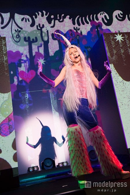 劇中写真「オカマユニコーン」役／画像提供：所属事務所