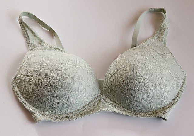 ユニクロ　シェイプリフト　ワイヤレス　ブラ　