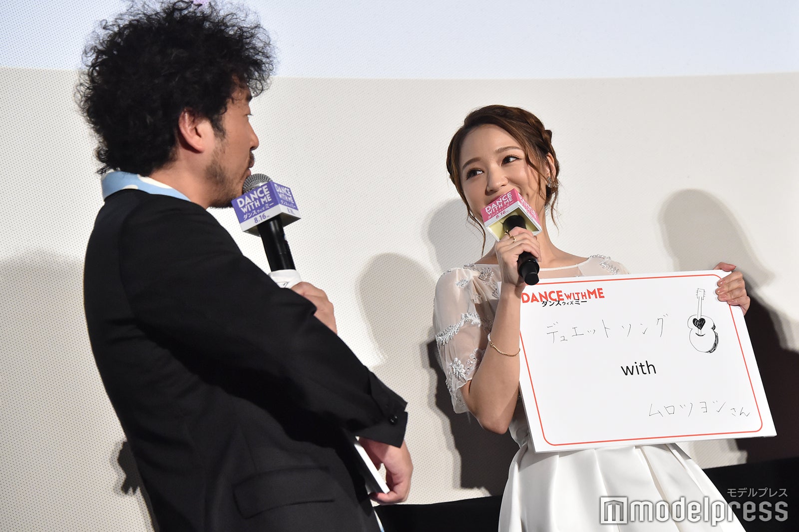 （左から）ムロツヨシ、chay（C）モデルプレス