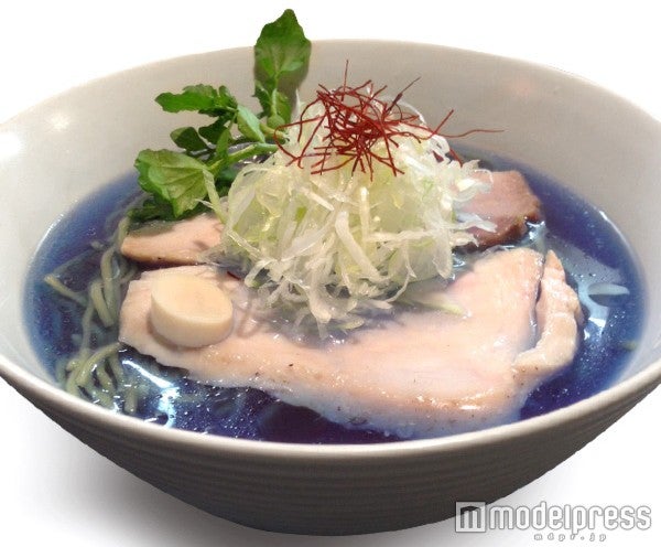 スーパーフードラーメン850円（税込）／画像提供：ブンブンブラウカフェウィズビーハイブ