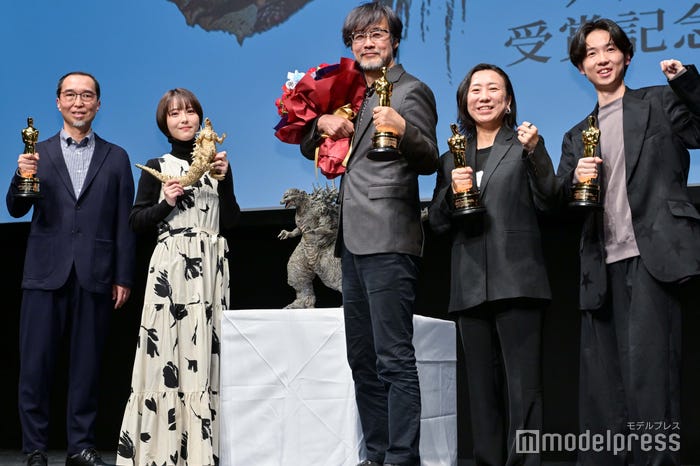 高橋正紀氏、浜辺美波、山崎貴監督、渋谷紀世子氏、野島達司氏(C)モデルプレス