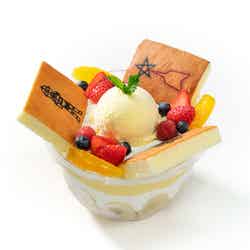 デザートの盛り合わせ ウルトラマンア・ラ・モード(C)TSUBURAYA PROD.