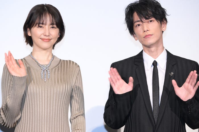 長澤まさみ、佐藤健(C)モデルプレス